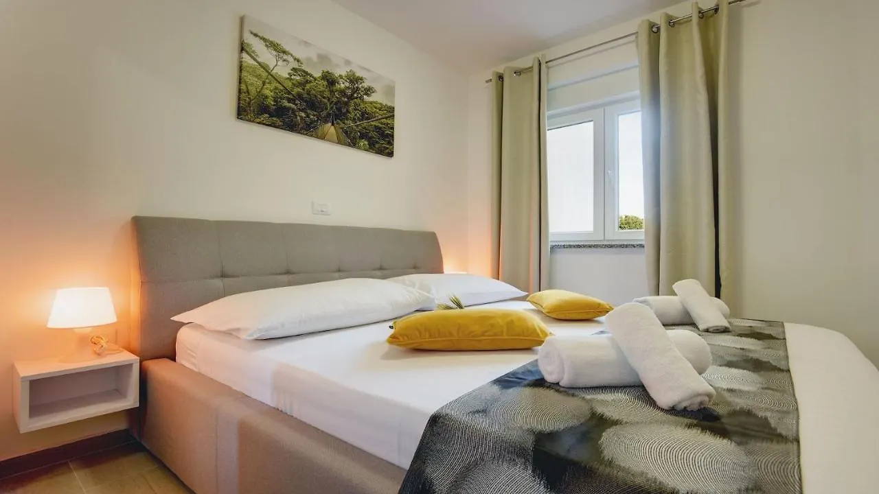 Exclusive City Apartments Pula 0*,