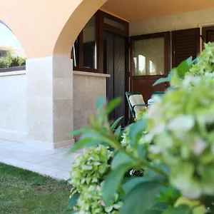 100m2, Full Opremljen, Privatni Parking. Pola