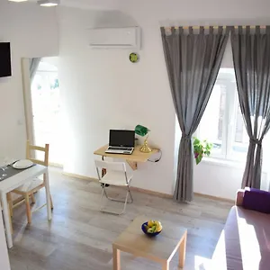 https://studio-apartman-nicole.pula-hotels.org