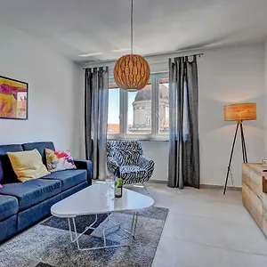 Lola App In City Center, 4+1 Pax Appartement